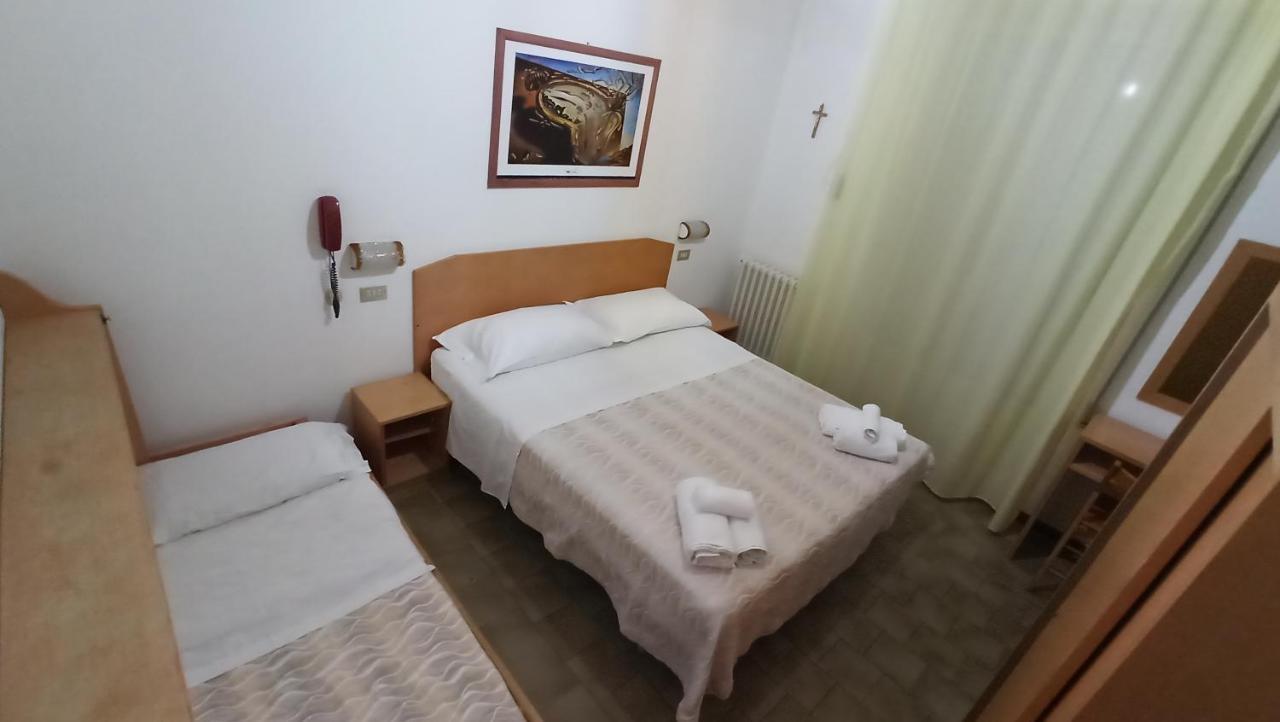 Hotel La Caravella Bellaria-Igea Marina Exterior foto
